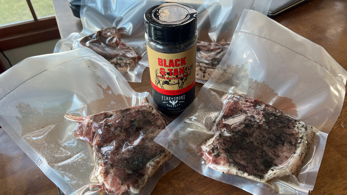 AllOutdoor Review: Fire & Smoke Society - Black and Tan Steak Rub