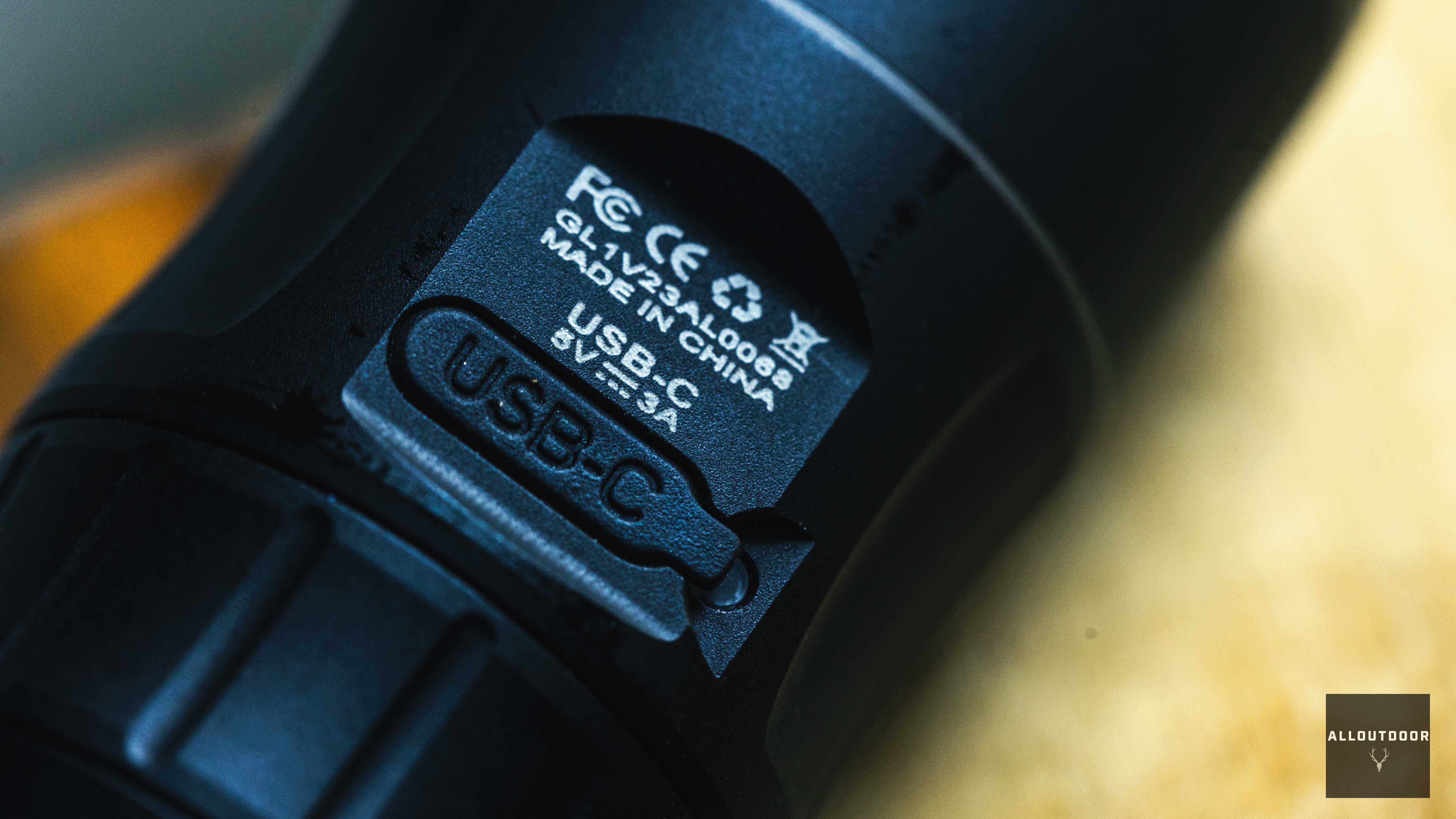 AllOutdoor Review - RovyVon GL1 Rotary Tactical Flashlight